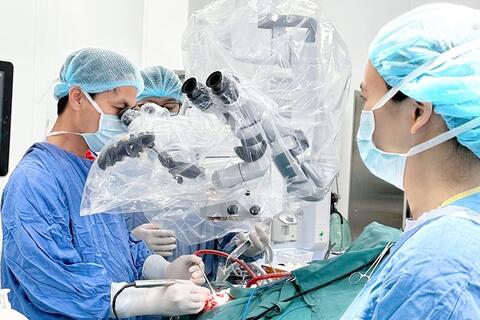 Bệnh viện Hữu nghị Việt Đức cơ sở Ninh Bình cấp cứu người bệnh đa chấn thương nguy kịch