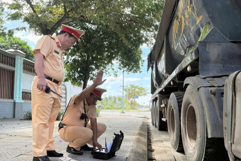 Thành phố Huế: Siết chặt phương tiện chở hàng quá khổ, quá tải