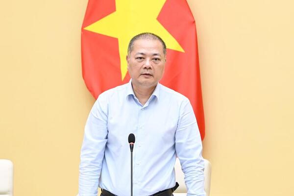 Chùm ảnh: Bộ trưởng Bộ Công Thương Lê Mạnh Hùng làm việc với Cục Xuất nhập khẩu
