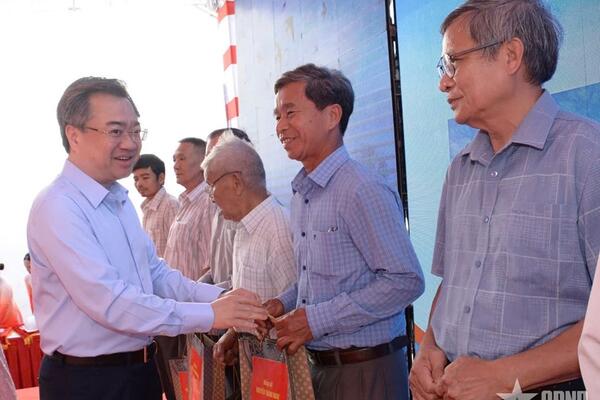 Đại tướng Phan Văn Giang dự lễ khởi công xây dựng 100 nhà phòng tránh lũ tại Đắk Lắk