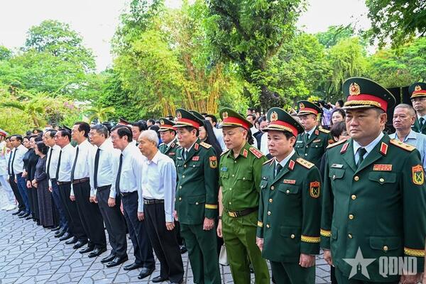Lãnh đạo Đảng, Nhà nước và TP Hồ Chí Minh dâng hoa, dâng hương tưởng niệm Tổng Bí thư Trần Phú cùng các anh hùng liệt sĩ
