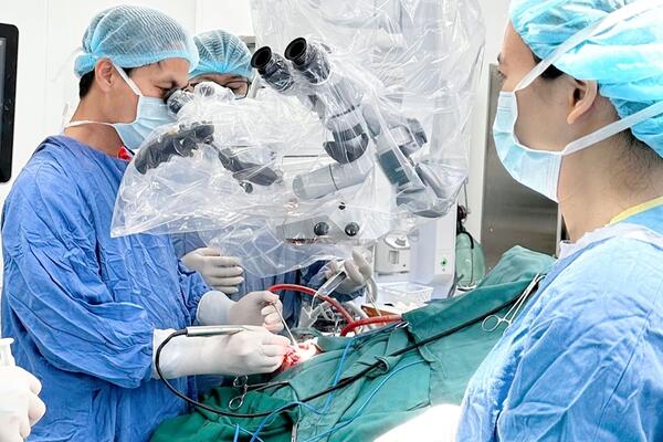 Bệnh viện Hữu nghị Việt Đức cơ sở Ninh Bình cấp cứu người bệnh đa chấn thương nguy kịch