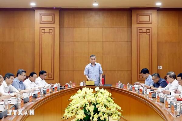 Vận dụng đúng phương pháp cách mạng trong đấu tranh phòng, chống “tự diễn biến”, “tự chuyển hóa” trong giai đoạn hiện nay