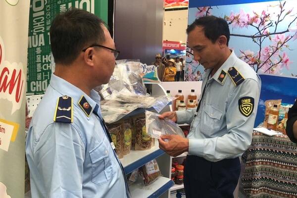 Hà Nội tăng cường kiểm soát kho hàng, điểm tập kết dịp cuối năm