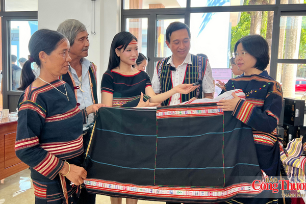 Gia Lai quảng bá nông sản và thổ cẩm Jrai trên sàn thương mại điện tử