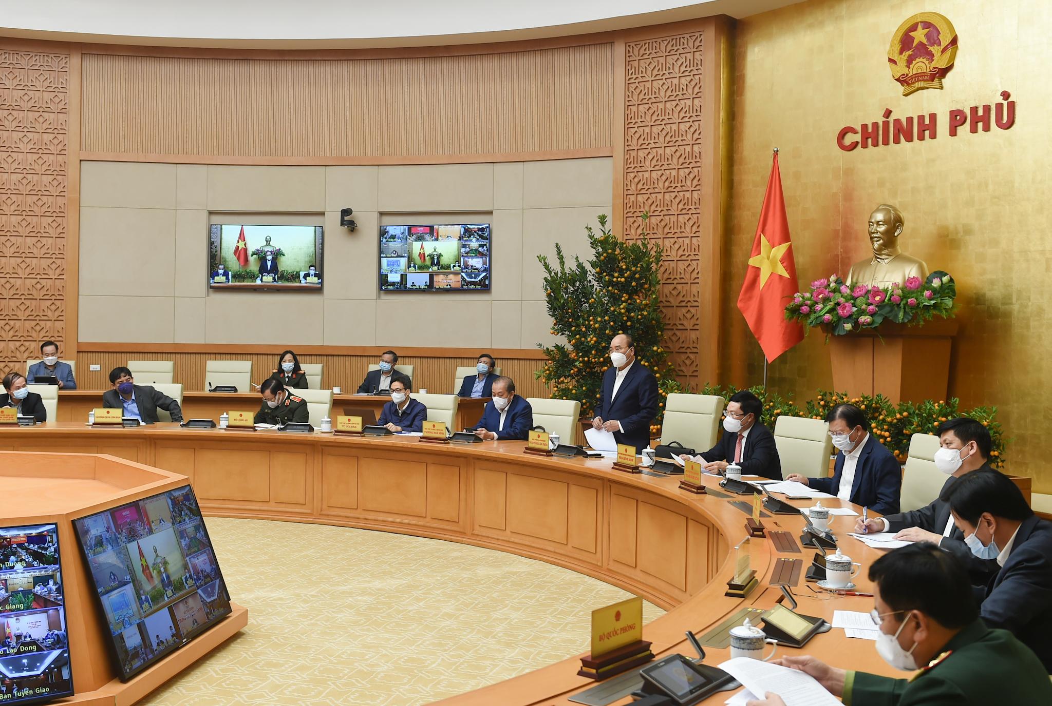 Thủ tướng Chính phủ yêu cầu thực hiện quyết liệt việc khoanh vùng, cách ly, truy vết, xét nghiệm trên diện rộng... nhanh chóng kiểm soát dịch, quyết không để lây lan rộng trong cộng đồng