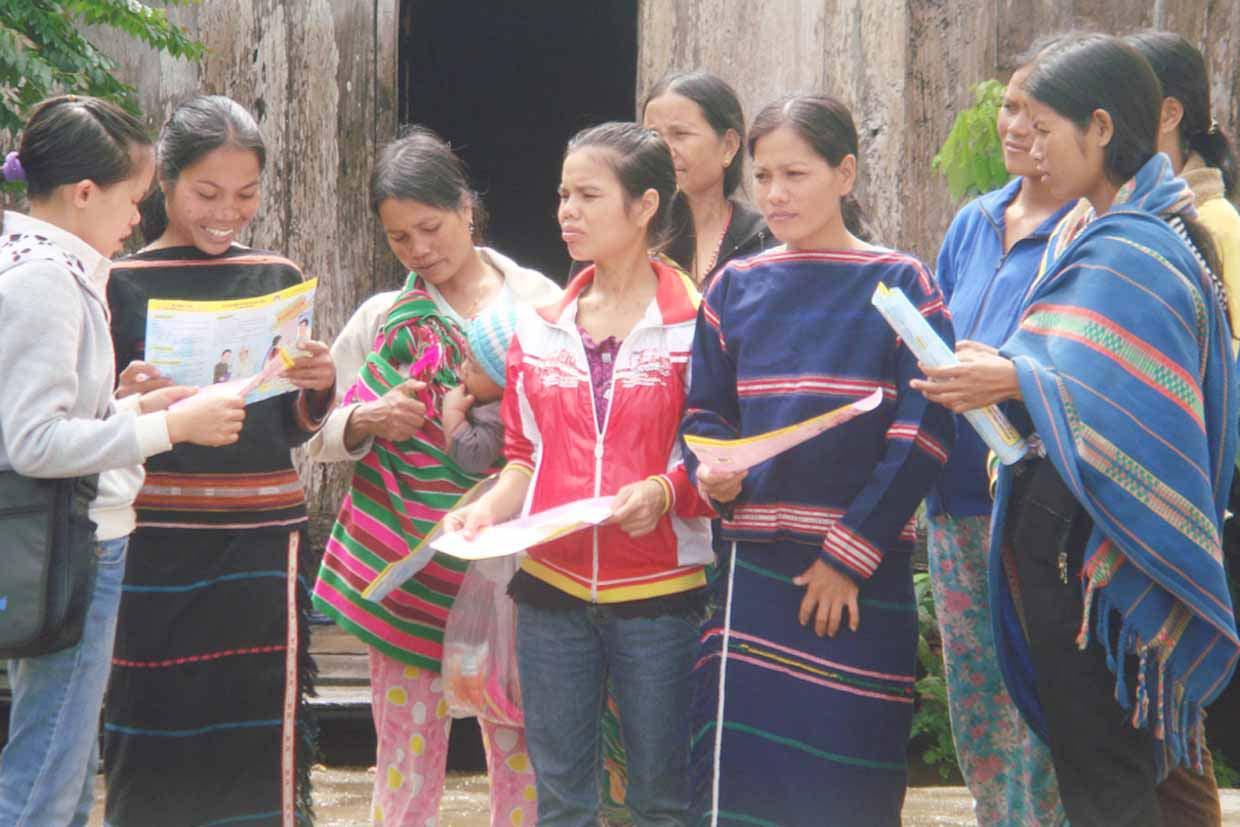 Hội Liên hiệp phụ nữ xã An Thành (huyện Đak Pơ) tuyên truyền về phòng-chống bạo lực gia đình và bình đẳng giới (ảnh chụp trước tháng 4-2021). Ảnh: Đinh Yến