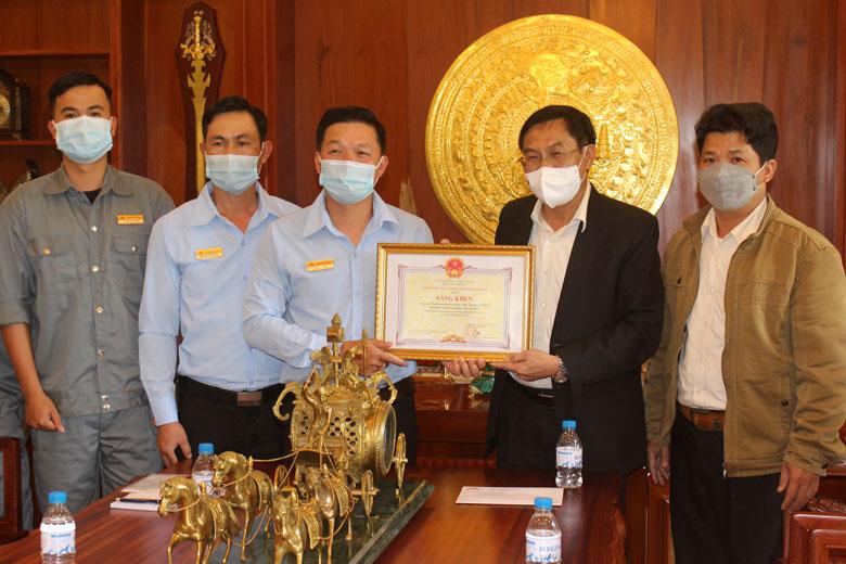 Mặt trận Tổ quốc luôn kịp thời ghi nhận, biểu dương những đóng góp của các tổ chức chính trị - xã hội, doanh nghiệp làm tốt công tác an sinh xã hội.