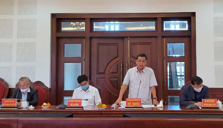 Phó Chủ tịch Kpă Thuyên phát biểu tại buổi làm việc với Đoàn công tác KfW. Ảnh: Sơn Ca