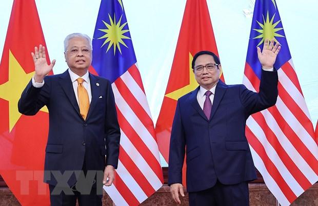 Thủ tướng Phạm Minh Chính và Thủ tướng Malaysia Dato’ Sri Ismail Sabri bin Yaakob chụp ảnh chung. Ảnh: Dương Giang/TTXVN