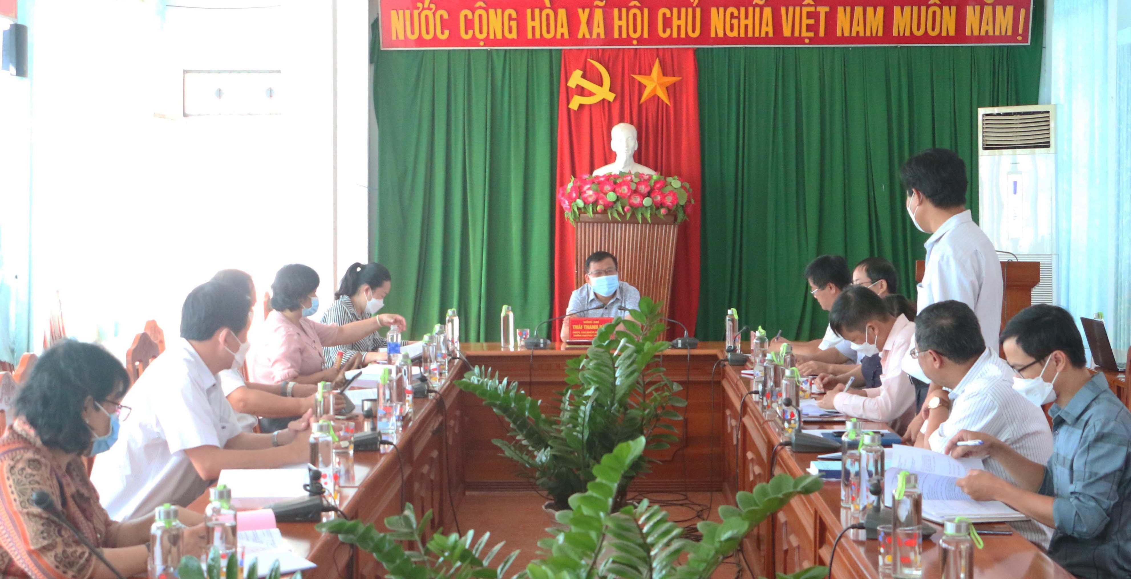 Quang cảnh buổi làm việc. Ảnh: Quang Tấn