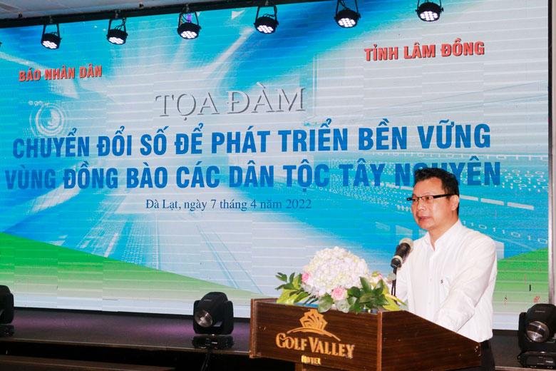 Các đại biểu trình bày tham luận