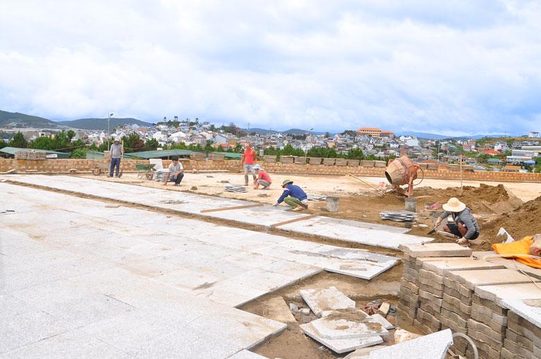 Công trình Sân vận động 20 nghìn chỗ ngồi tại Khu Liên hợp Văn hóa - Thể thao tỉnh tại Đà Lạt - một công trình trọng điểm của tỉnh đang được gấp rút thi công