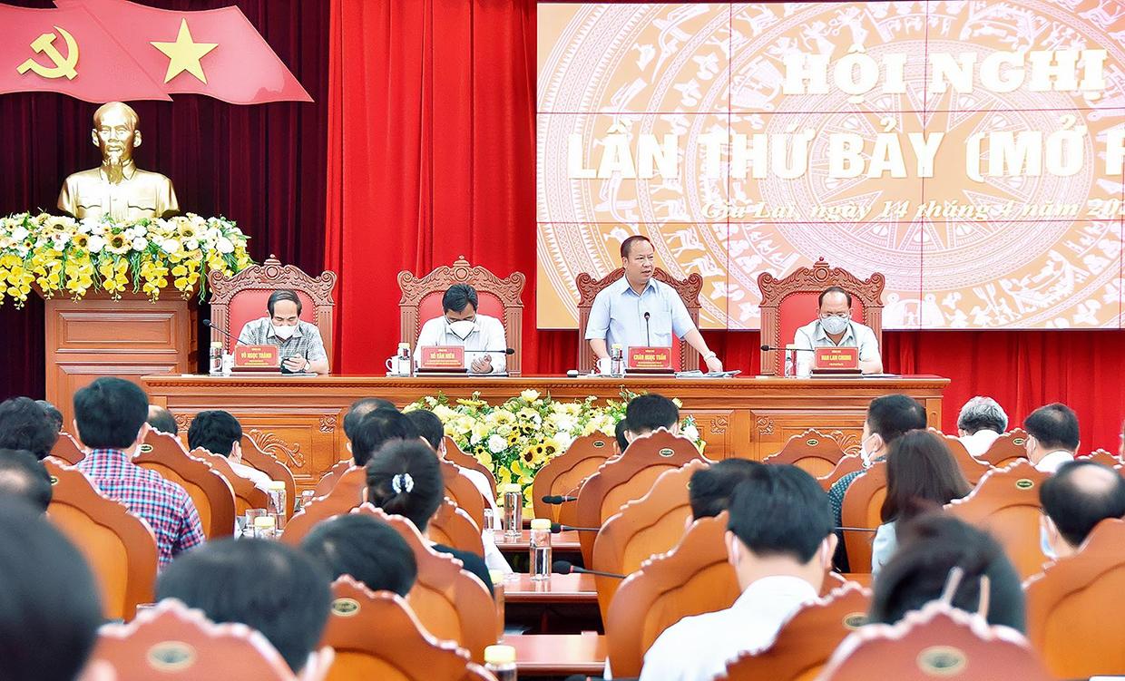 Phó Bí thư Thường trực Tỉnh ủy Châu Ngọc Tuấn phát biểu tại hội nghị. Ảnh: Đức Thụy