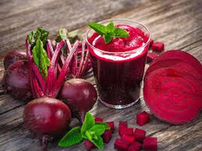 Nước ép củ dền (tên tiếng Anh beetroot juice) được nhiều chuyên gia dinh dưỡng cho rằng một thức uống tốt cho lá gan khỏe mạnh. Ảnh: Shutterstock