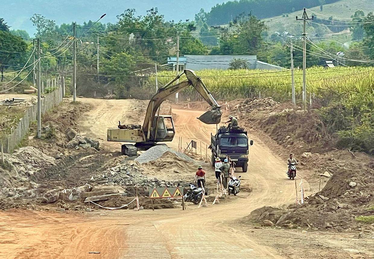 Một trong những giải pháp quan trọng phục hồi kinh tế là tăng tốc triển khai các dự án đầu tư xây dựng cơ bản và giải ngân vốn. Ảnh: Minh Nguyễn