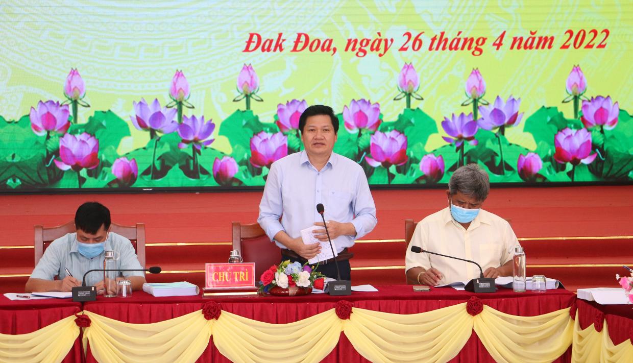 Phó Chủ tịch Thường trực HĐND tỉnh Trương Văn Đạt phát biểu tại buổi giám sát. Ảnh: Quang Tấn