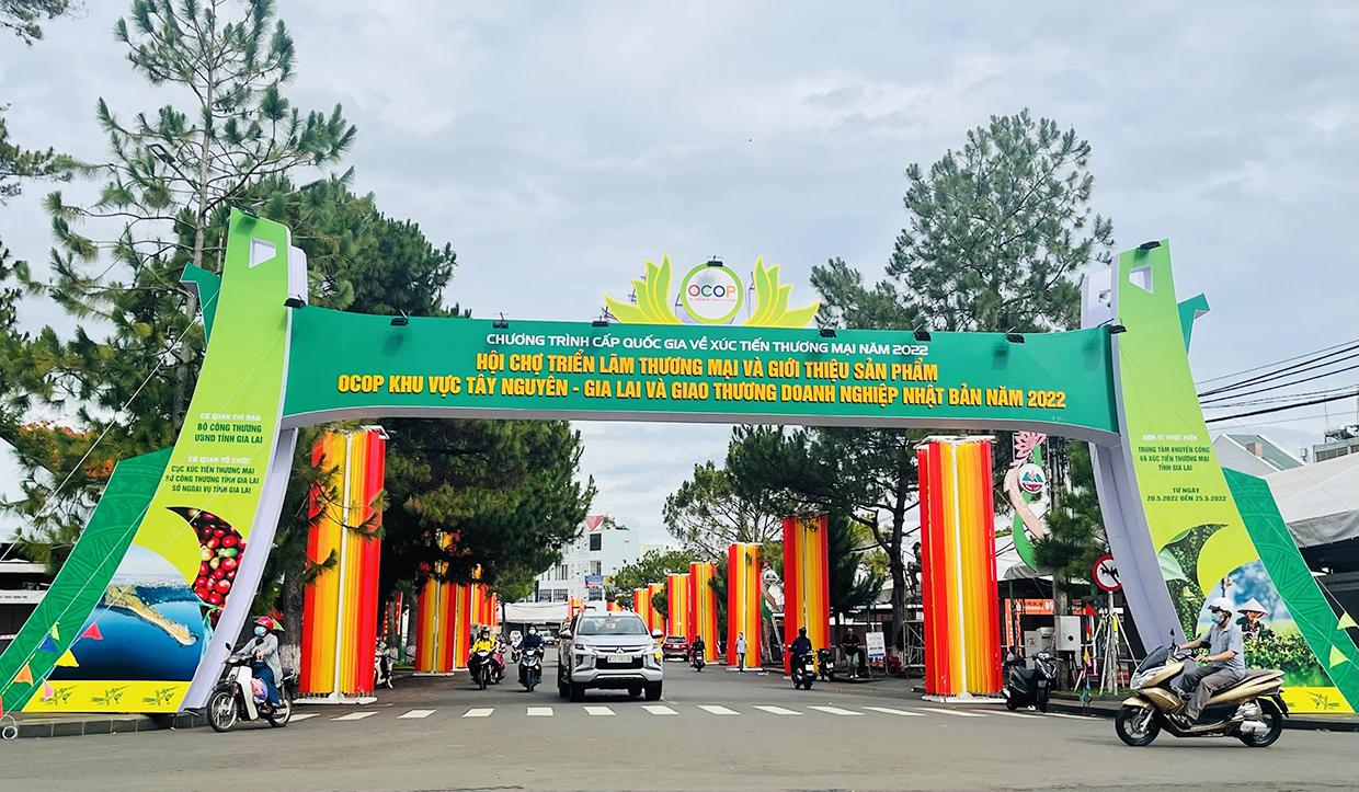 Hội chợ triển lãm thương mại và giới thiệu sản phẩm OCOP khu vực Tây Nguyên-Gia Lai và giao thương doanh nghiệp Nhật Bản năm 2022 diễn ra từ ngày 20 đến 25-5 tại TP. Pleiku.  Ảnh: Vũ Thảo
