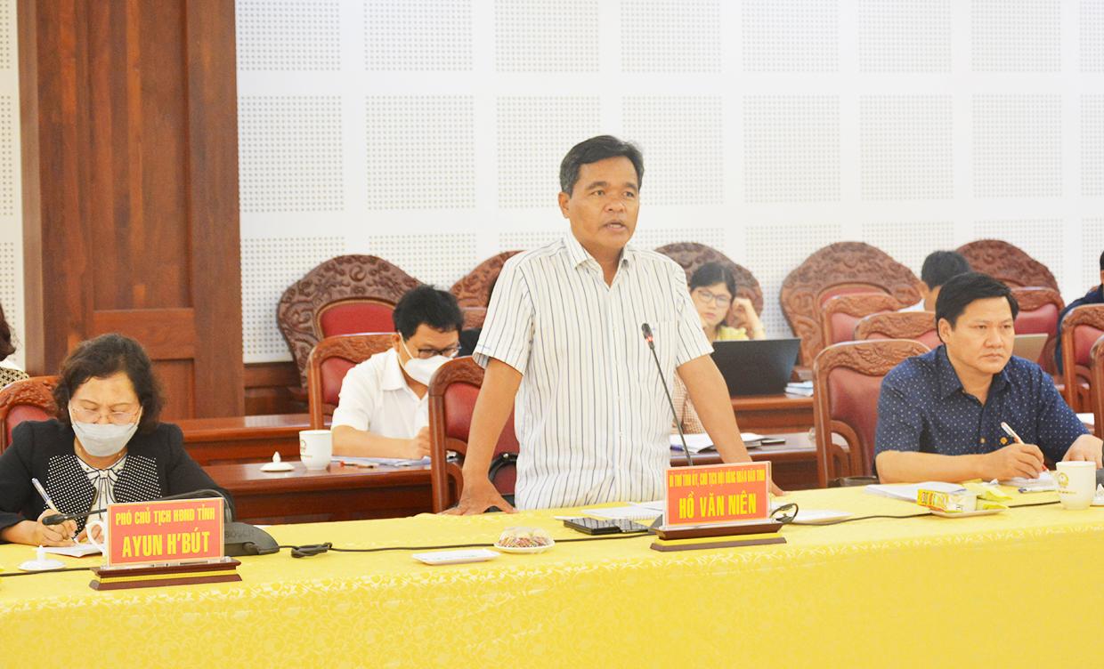 Bí thư Tỉnh ủy, Chủ tịch HĐND tỉnh Hồ Văn Niên phát biểu chỉ đạo tại buổi giám sát. Ảnh: Quang Tấn