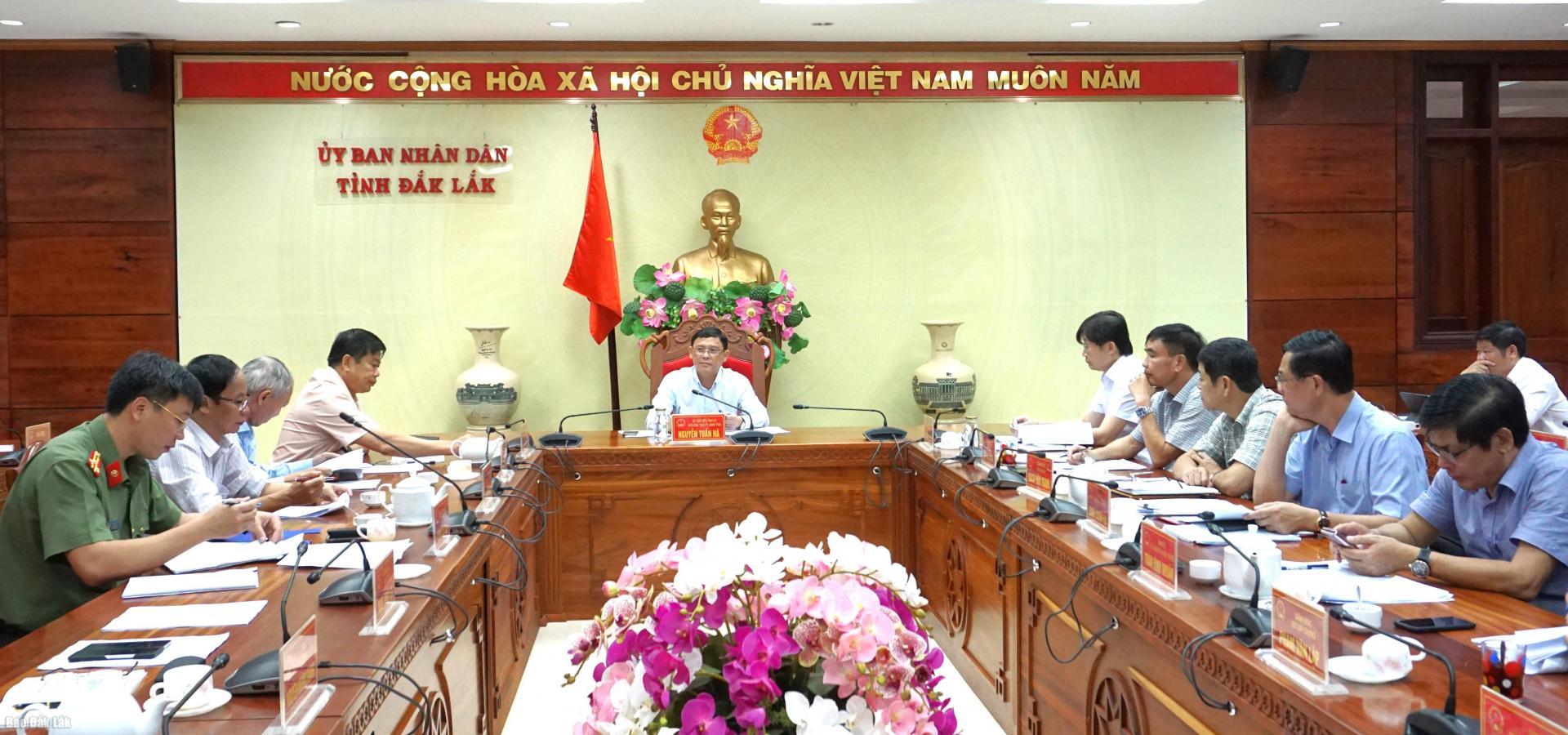 Các đại biểu tham gia phiên họp.