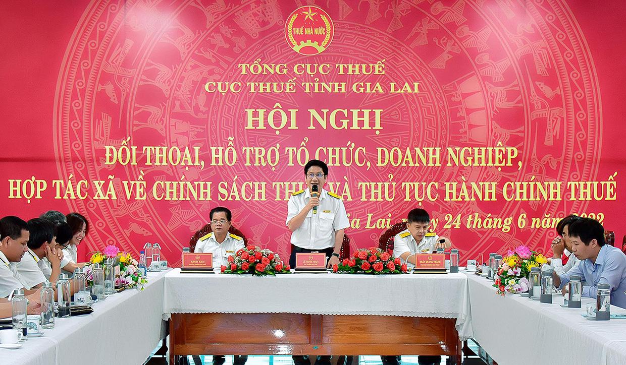 Ông Lê Minh Nhựt-Cục trưởng Cục Thuế tỉnh phát biểu tại hội nghị đối thoại với doanh nghiệp năm 2022. Ảnh: Đức Thụy