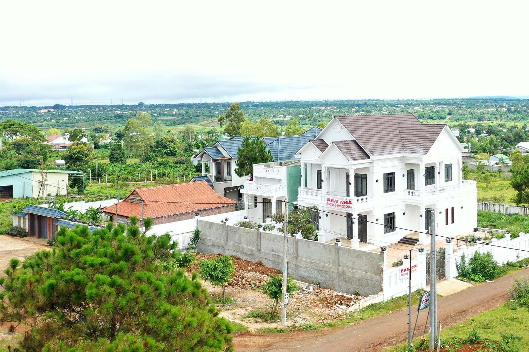 Thông qua việc tăng cường công tác quản lý thuế đối với hoạt động xây dựng nhà ở tư nhân đã góp phần tăng nguồn thu cho ngân sách Nhà nước. Ảnh: Đức Thụy