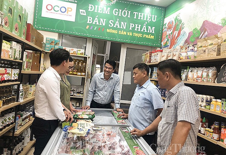 (Ảnh: Đoàn công tác Tây Ninh khảo sát, kết nối sản phẩm vào Điểm OCOP tháng 9/2023)