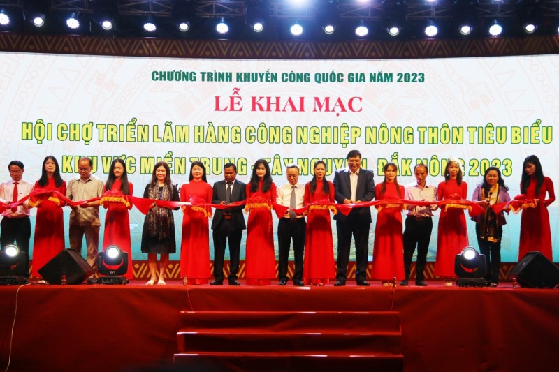 Đắk Nông: Khai mạc Hội chợ Triển lãm hàng công nghiệp nông thôn tiêu biểu khu vực miền Trung - Tây Nguyên