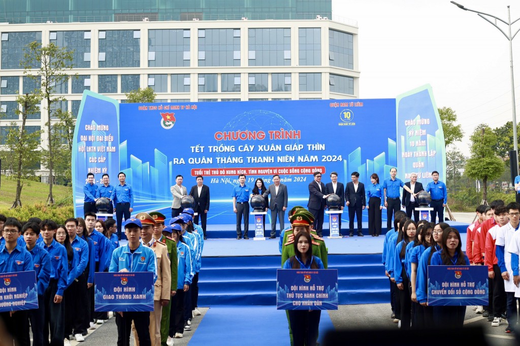 Các vị lãnh đạo thực hiện nghi lễ phát động Tháng Thanh niên năm 2024