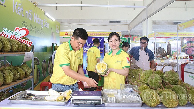 ‘Kết nối nông sản – Trạm sầu yêu thương’ nổi bật tại Phiên chợ Nông sản, đặc sản vùng miền