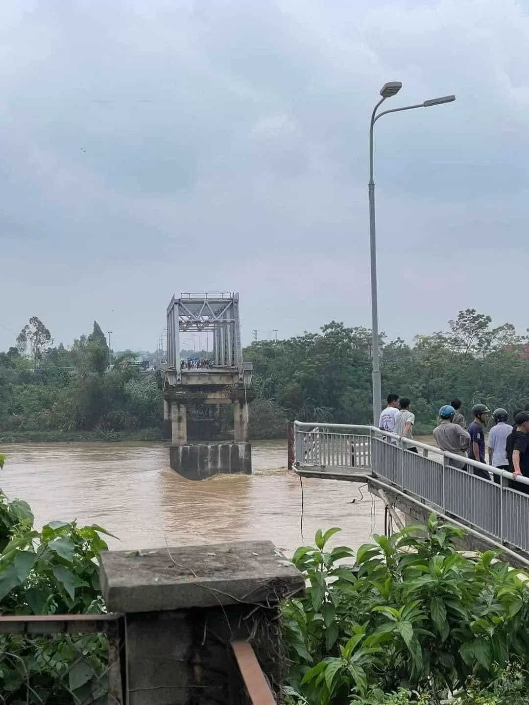 Lãnh đạo huyện Tam Nông thông tin về sự cố sập cầu Phong Châu