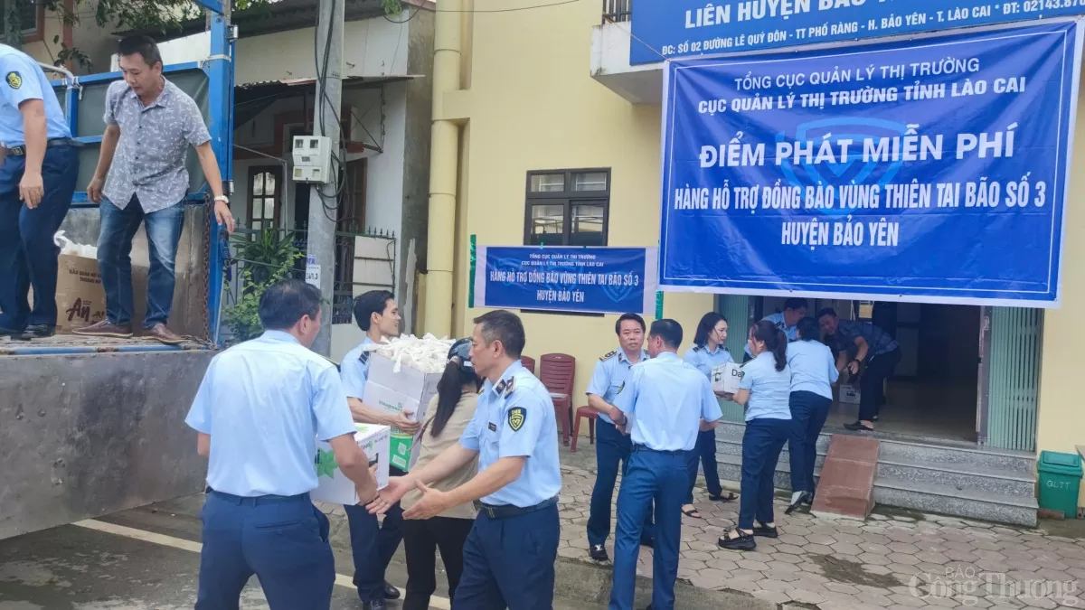 Thanh niên Quản lý thị trường chung tay hỗ trợ bà con chịu ảnh hưởng nặng nề từ bão lũ