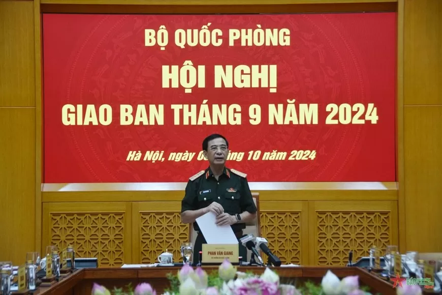 Đại tướng Phan Văn Giang biểu dương toàn quân trong công tác ứng phó thiên tai Đại tướng Phan Văn Giang biểu dương toàn quân trong công tác ứng phó thiên tai