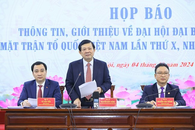 Phó Chủ tịch Ủy ban Trung ương MTTQ Việt Nam Nguyễn Hữu Dũng phát biểu tại cuộc họp báo