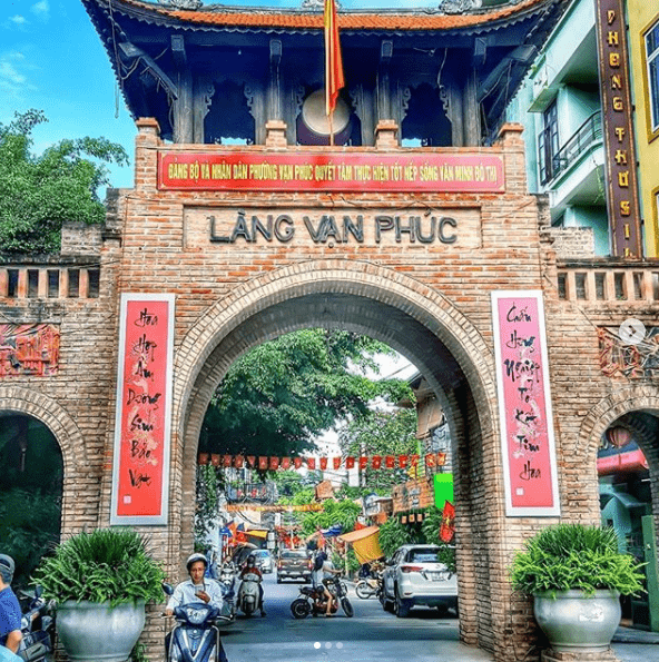 Cổng làng Vạn Phúc