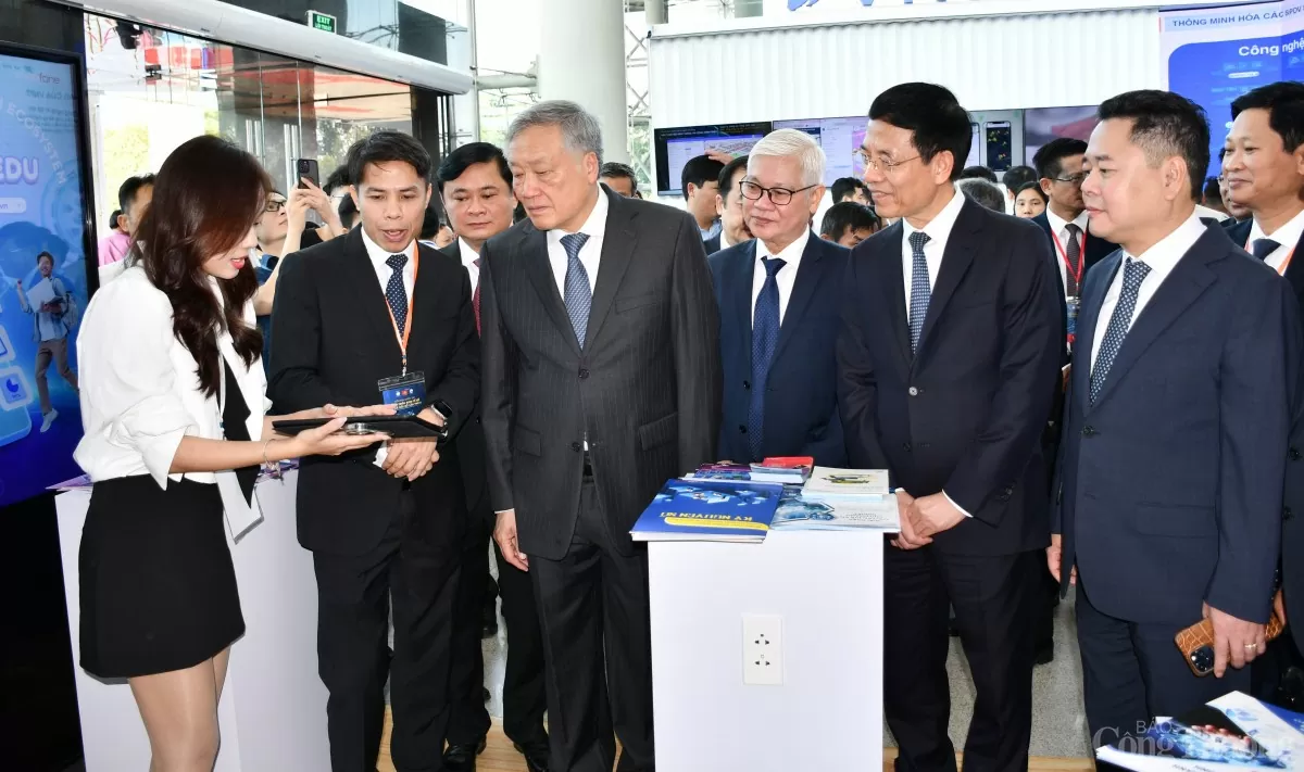 Phó Thủ tướng Nguyễn Hòa Bình dự Diễn đàn Quốc gia Phát triển Kinh tế số và Xã hội số Phó Thủ tướng Thường trực Nguyễn Hòa Bình dự Diễn đàn Quốc gia phát triển Kinh tế số và Xã hội số