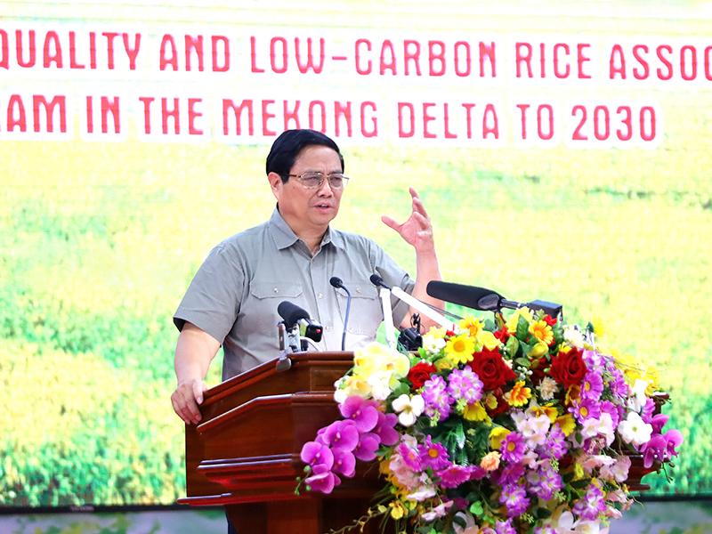 Thủ tướng Chính phủ Phạm Minh Chính nhấn mạnh: Đề án hết sức ý nghĩa với người nông dân vùng ĐBSCL, với ngành hàng lúa gạo và với nhiệm vụ ứng phó biến đổi khí hậu.