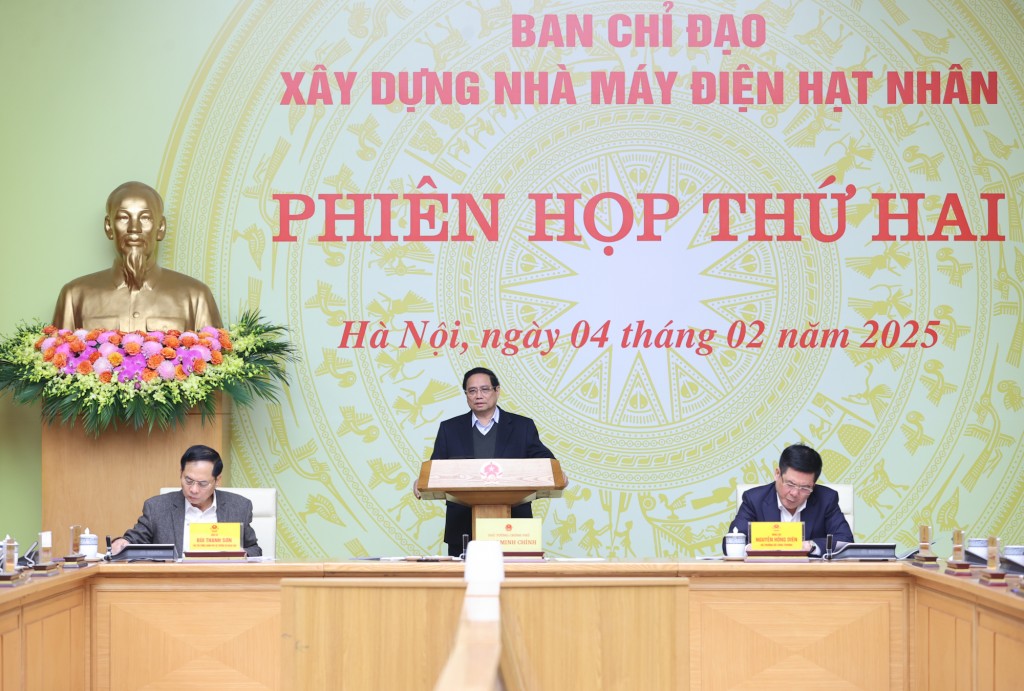 Thủ tướng yêu cầu tại phiên họp thứ hai này, các thành viên Ban Chỉ đạo rà soát lại các công việc đã được giao sau phiên họp thứ nhất, đồng thời thảo luận, góp ý xây dựng kế hoạch cụ thể triển khai xây dựng nhà máy điện hạt nhân - Ảnh: VGP/Nhật Bắc