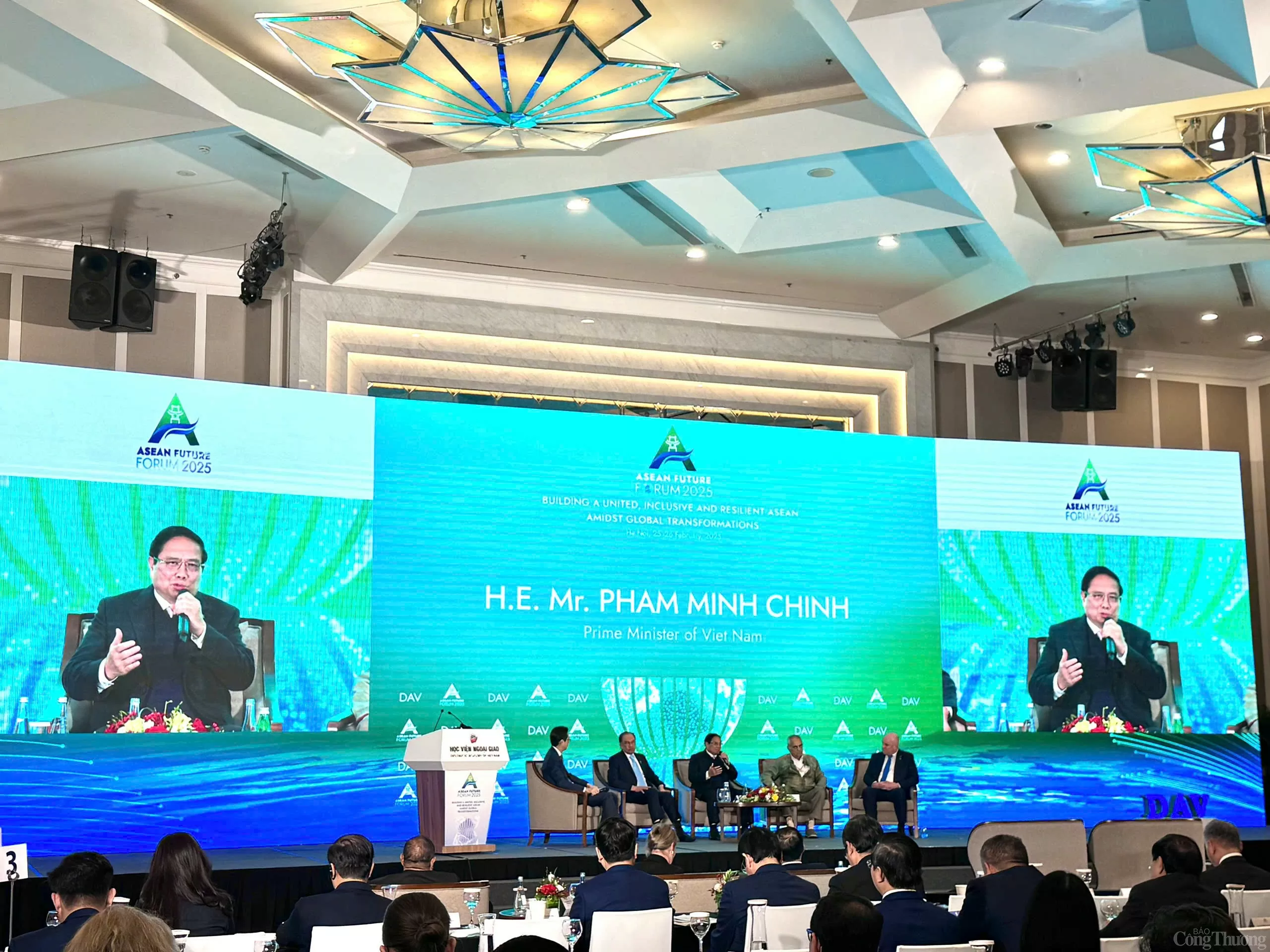 Thủ tướng dự Phiên toàn thể Diễn đàn Tương lai ASEAN 2025