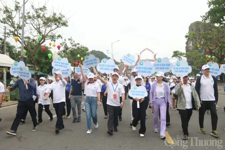 Những bước chân đồng hành trong “Đi bộ vì hòa bình 2025” kết nối trái tim, khẳng định sự gắn kết và giá trị của hòa bình