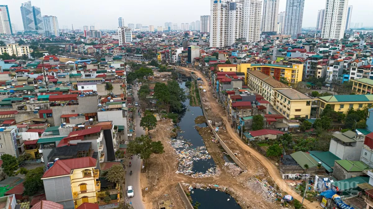 Hà Nội: Trạm bơm Yên Nghĩa 7.466 tỷ đồng ngổn ngang rác thải