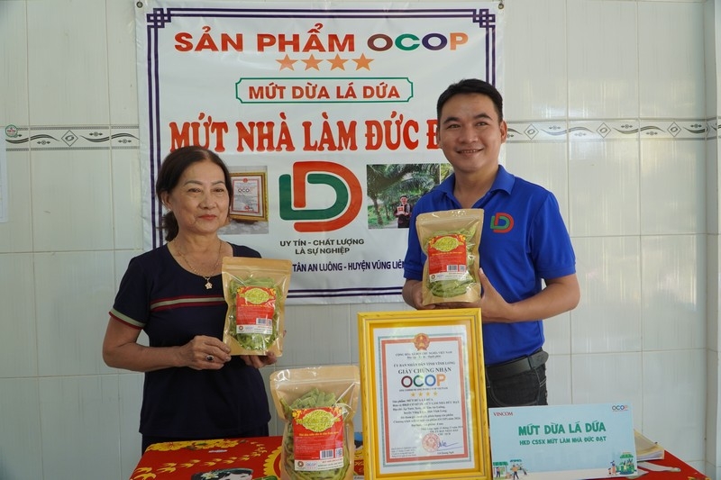 Sản phẩm mứt dừa lá dứa vừa đạt OCOP 4 sao của anh Trần Vĩnh Phú.