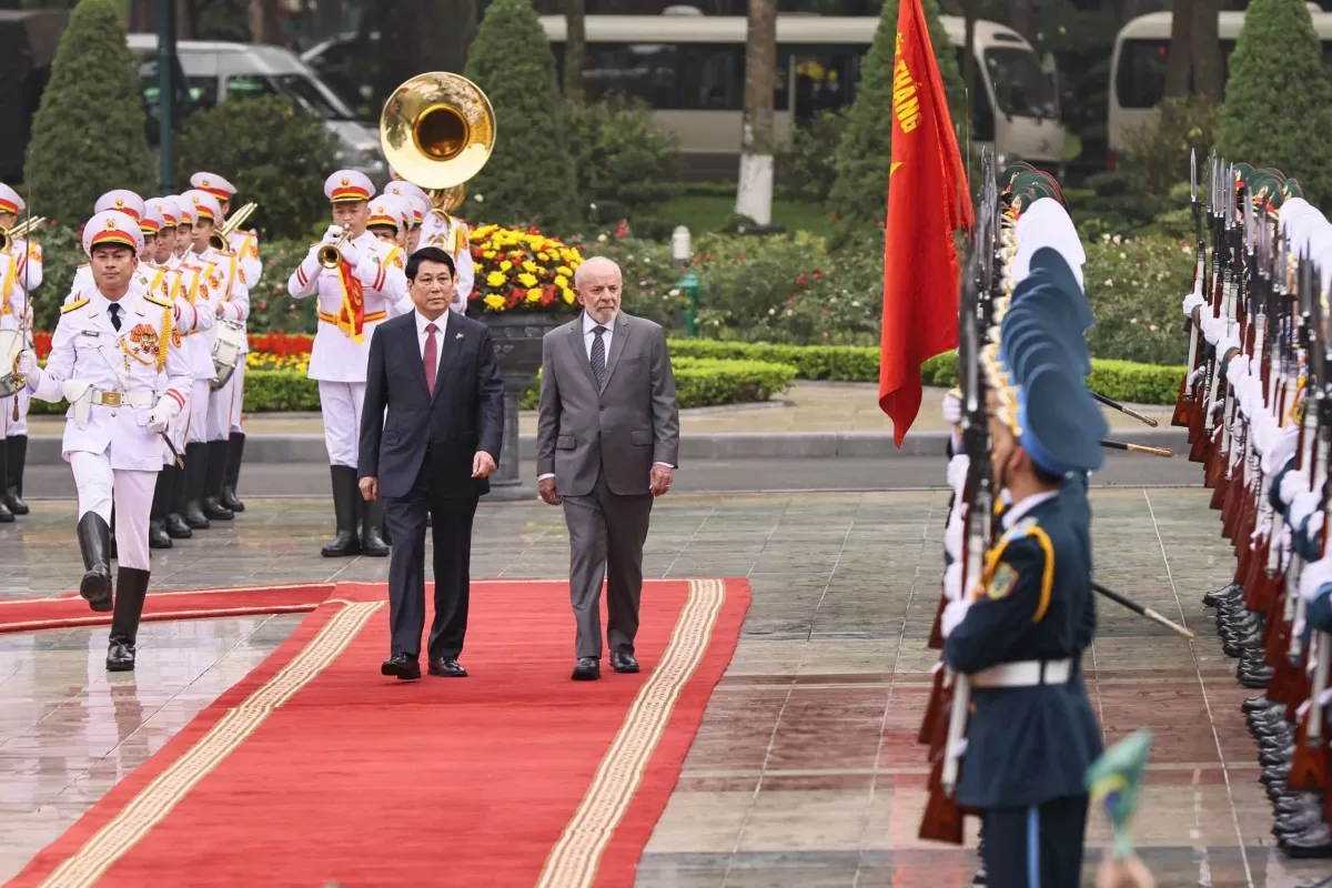 Chủ tịch nước đón Tổng thống Brazil