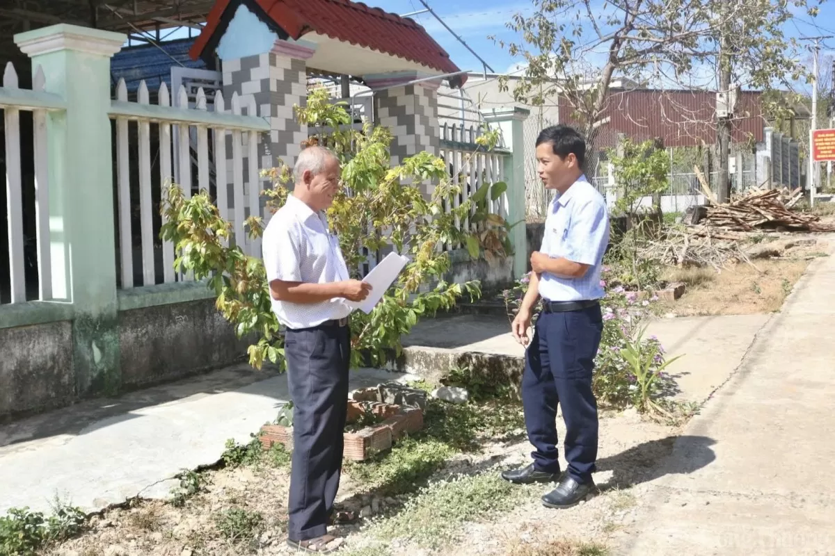 Người cao tuổi Kon Tum góp sức dựng xây nông thôn mới