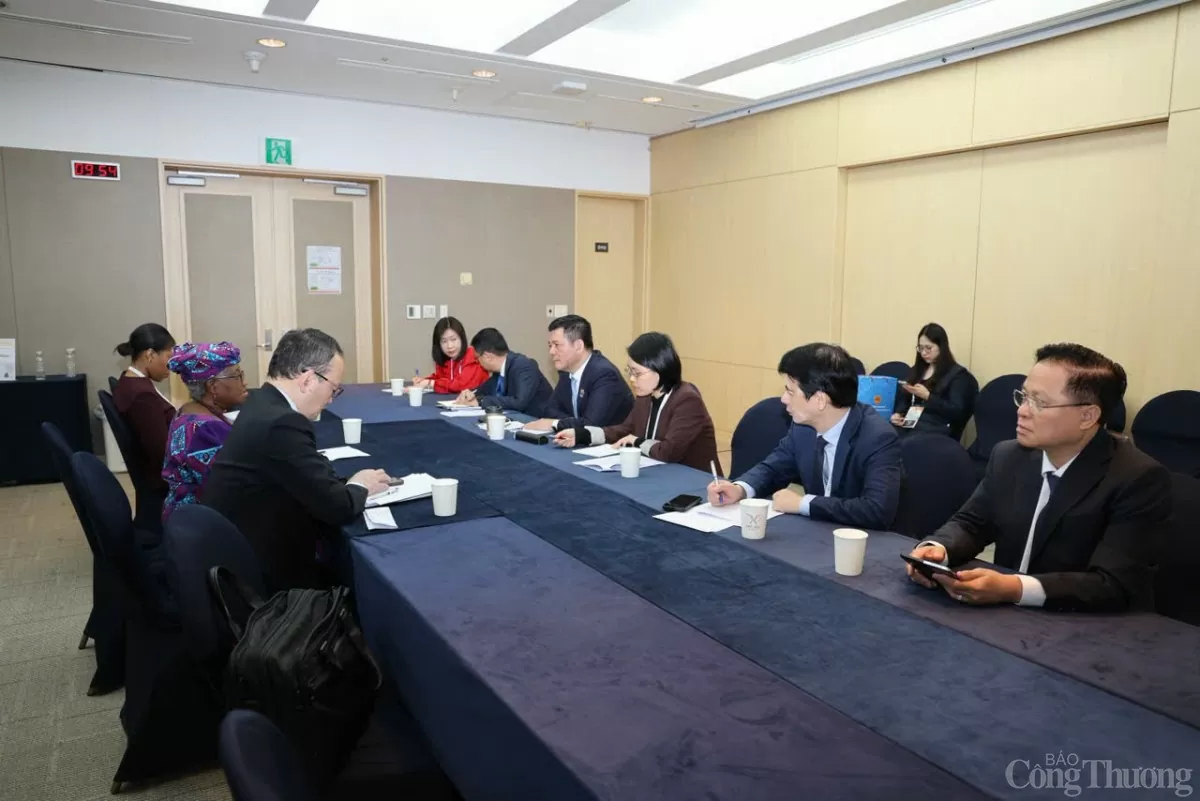 Bộ trưởng Nguyễn Hồng Diên họp song phương với Tổng giám đốc WTO Ngozi Okonjo - Iweala