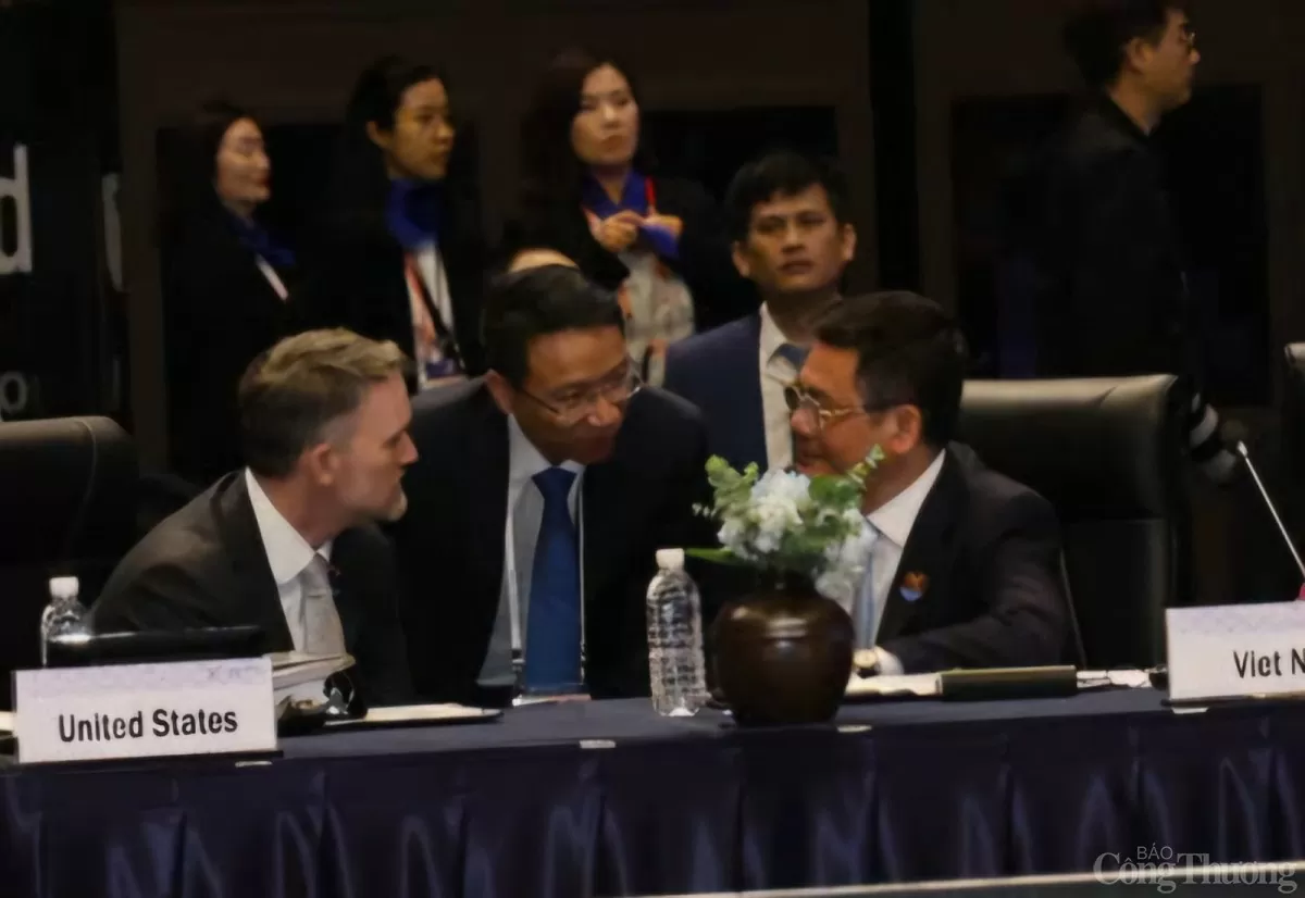 Bộ trưởng Nguyễn Hồng Diên họp song phương với Đại diện HoaKỳ Bộ trưởng Nguyễn Hồng Diên họp song phương với Đại diện HoaKỳ