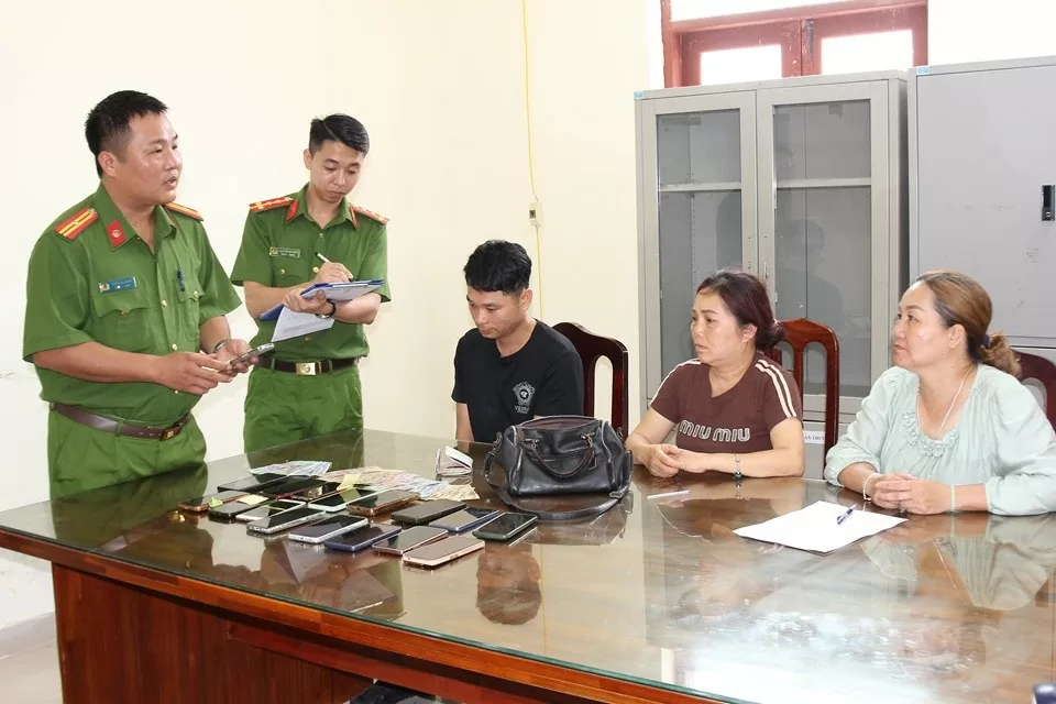 Hà Nam: Bắt nhóm trộm tài sản của khách chiêm bái xá lợi Đức Phật Hà Nam: Bắt nhóm trộm tài sản của khách chiêm bái xá lợi Đức Phật