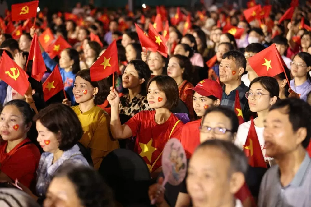 Chương trình nghệ thuật 'Người là Hồ Chí Minh': Sự tri ân sâu sắc và khát vọng Việt Nam Chương trình nghệ thuật 'Người là Hồ Chí Minh': Sự tri ân sâu sắc và khát vọng Việt Nam