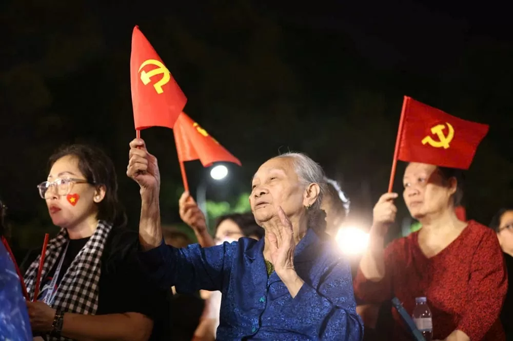 Chương trình nghệ thuật 'Người là Hồ Chí Minh': Sự tri ân sâu sắc và khát vọng Việt Nam Chương trình nghệ thuật 'Người là Hồ Chí Minh': Sự tri ân sâu sắc và khát vọng Việt Nam