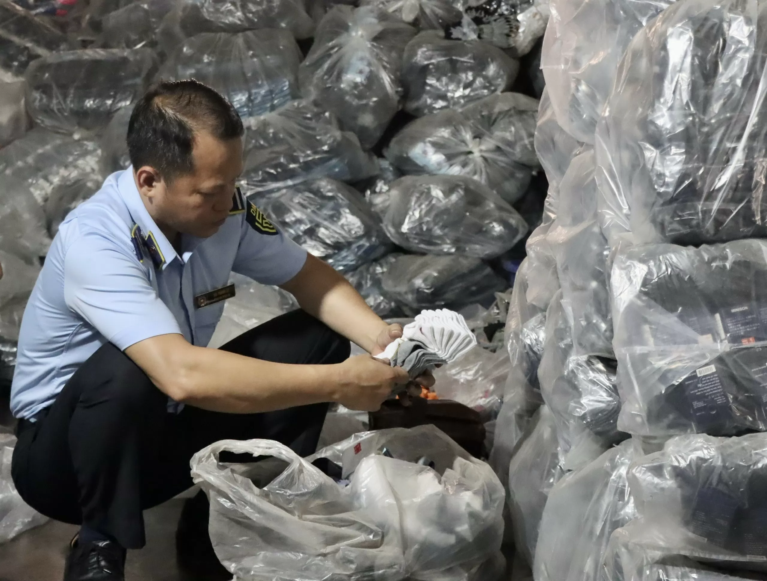 'Hàng hiệu' Hàn Quốc, Nhật Bản bị làm giả tại La Phù